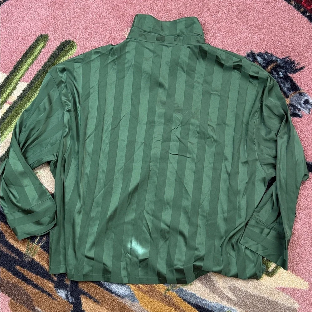 LONG SLEEVE BUTTON UP TOP - Picture 3 of 9